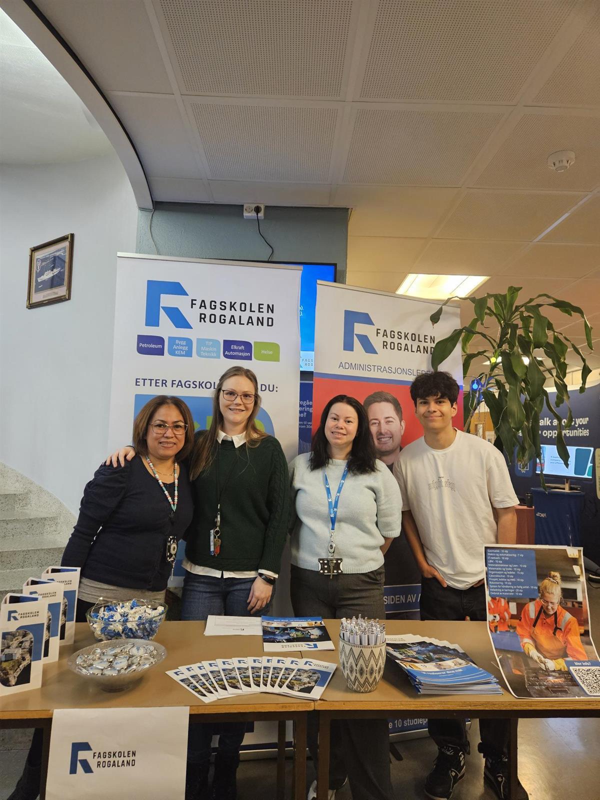 Bilde av Fagskolen Rogaland på stand. - Klikk for stort bilde