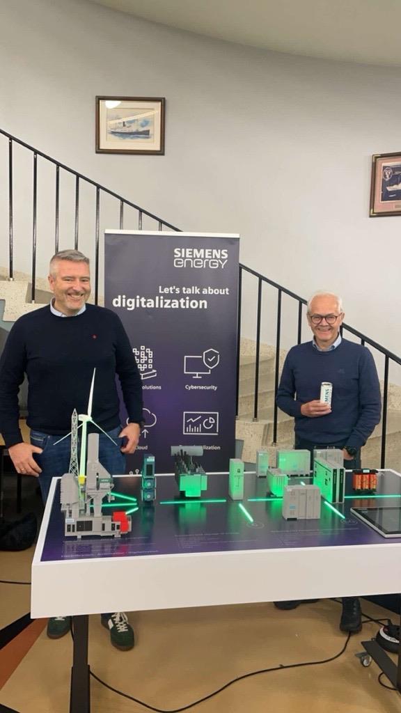 Bilde av Siemens på stand. - Klikk for stort bilde