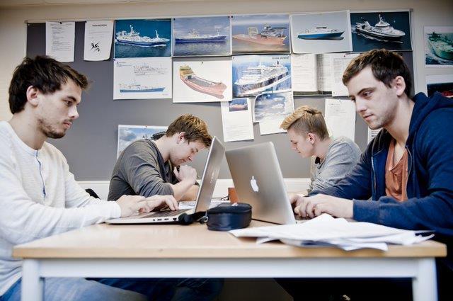 Bilde av studenter. - Klikk for stort bilde